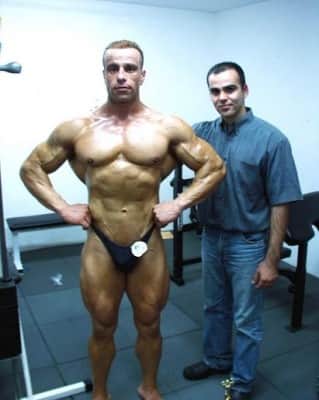 נעים עסקאלה מטופלו של קובי עזרא לאחר הזכייה התחרות מר הצפון במשקל כבד לשנת 2005 ואלוף האלופים.