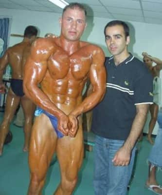 מטופלו של קובי עזרא האיל לאחר הזכייה בתחרות מר צפון 2000 - מקום ראשון.